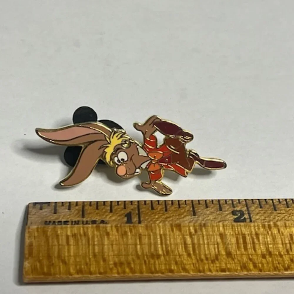 VTG Disney March Hare Alice in Wonderland Lapel Hat Vest Pin Gold Tone 1.75